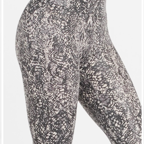 Snake print spanx leggings - Picture 6 of 10